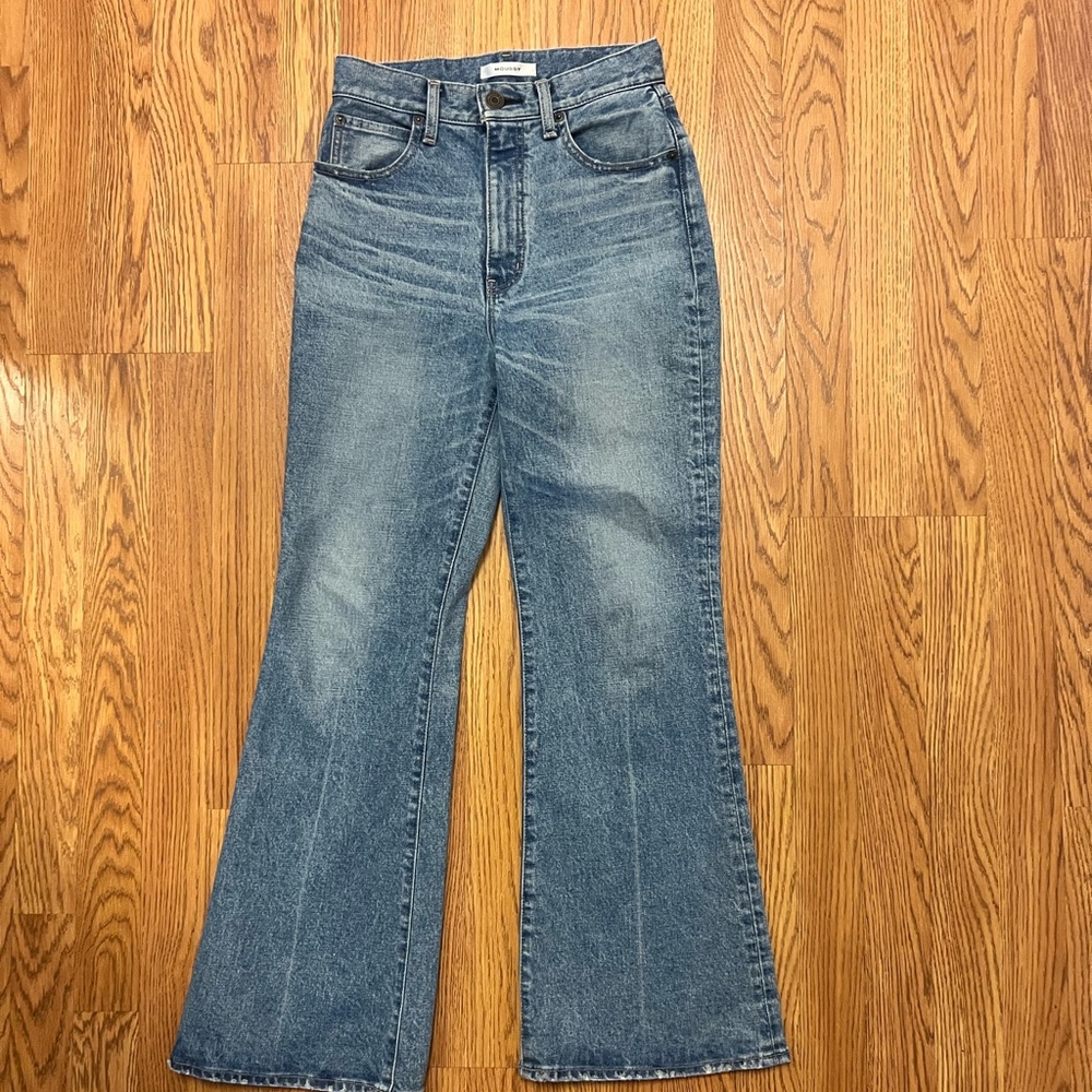 Comfy and cute moussy jeans size 26